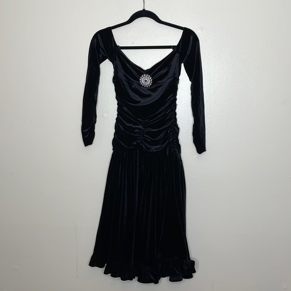 BLACK SWAN Off-shoulder Velvet Ruched Dress - Picture 7 of 10